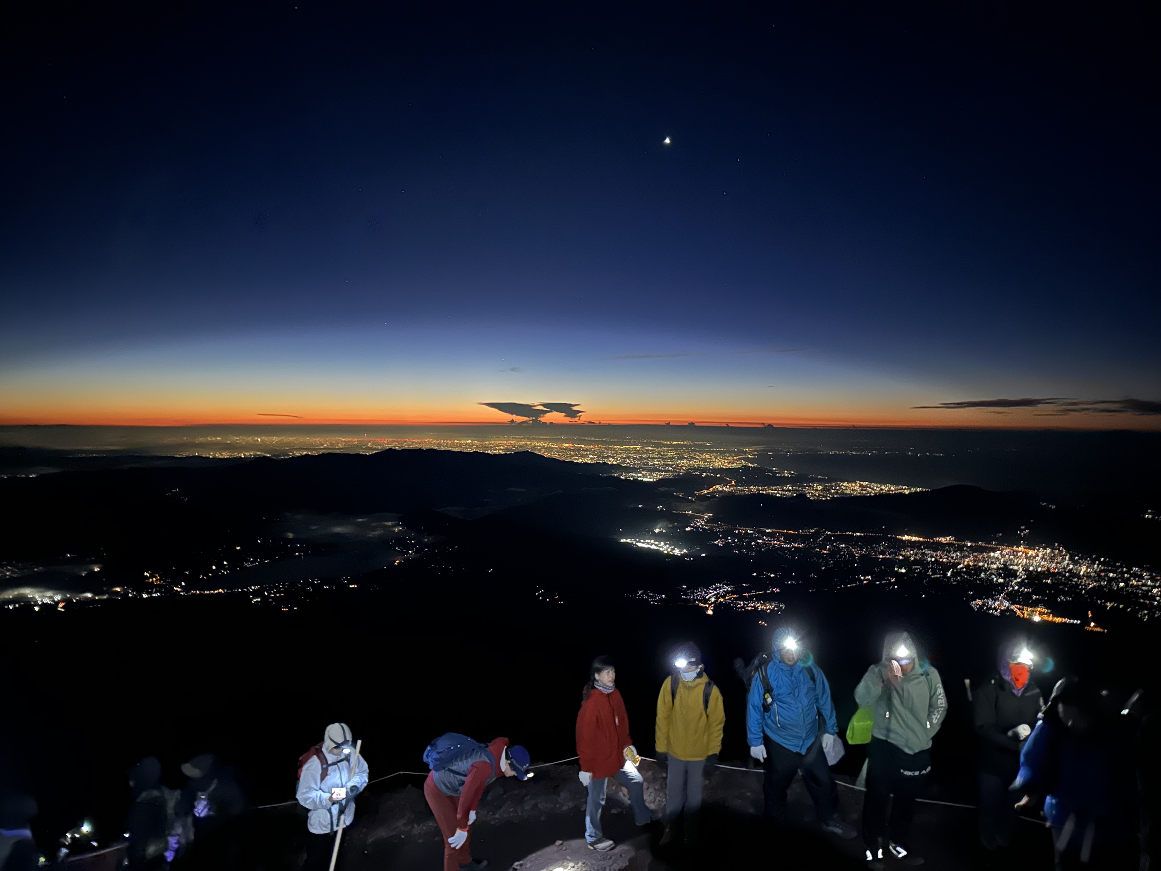 凌晨4:22分出发冲顶